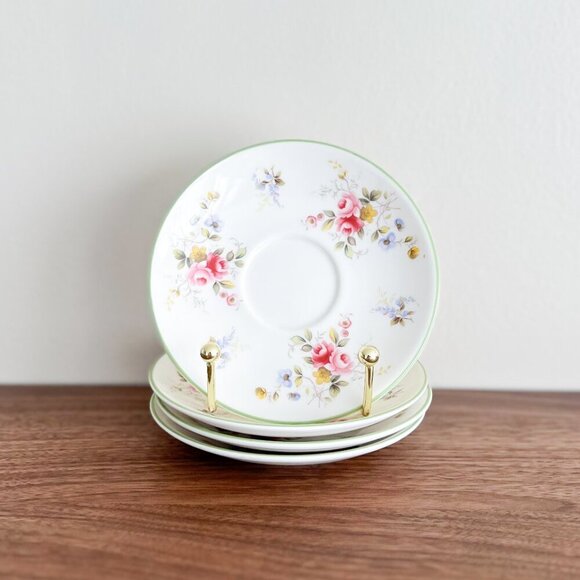 Royal Vale Tea Set – Vintage English Bone China – Pink Floral – 12 Piece Set - Picture 4 of 9